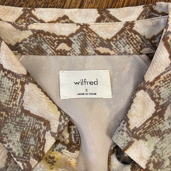 Wilfred Cropped Snake Print Cropped Button Down - Picture 3 of 3